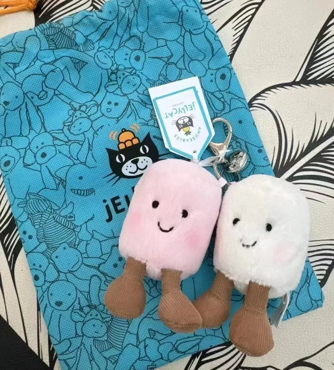 Cute Two-Tone Cat Plush Keychain – Soft Cotton Candy-Style Doll Bag Pendant, Car Hanging Accessory & Holiday Gift
