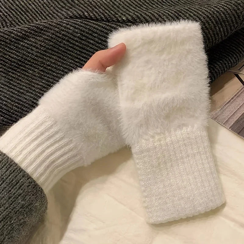 Women’s Soft Mink Fleece Fingerless Gloves – Knitted Plush Half-Finger Winter Mittens for Driving, Writing & Cold Weather Warmth